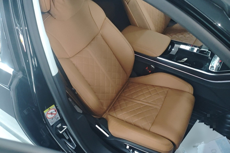 奥迪A8 2024款 A8L 50 TFSI quattro 臻选型局部细节41