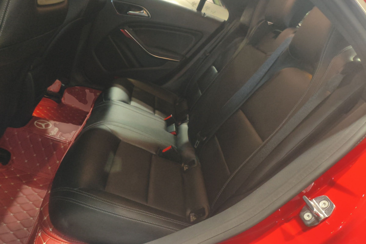 奔驰CLA 2019款 CLA 200 时尚型中控内饰21