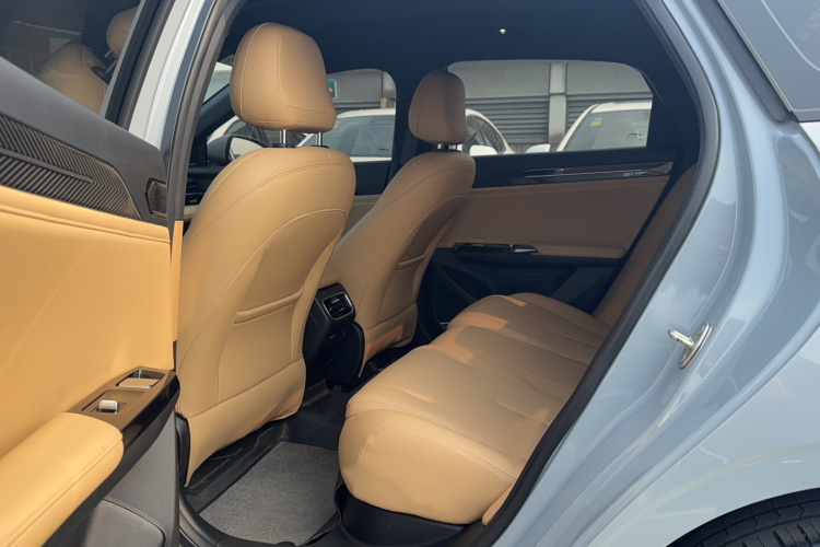 吉利银河 银河L6 2023款 125km 星舰中控内饰7002