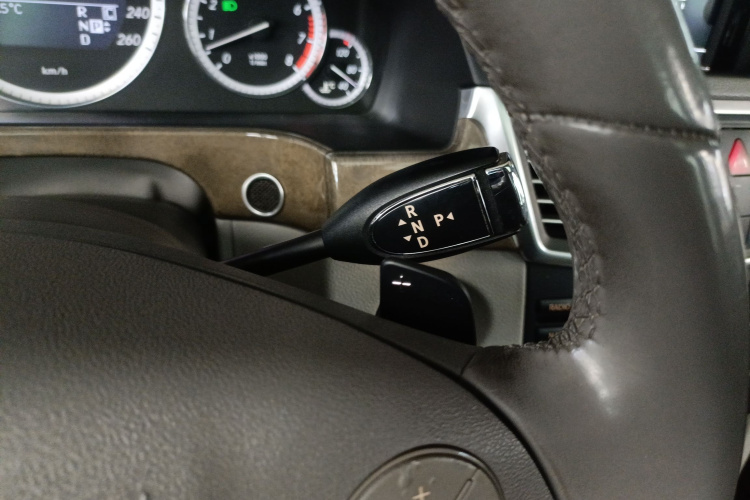 奔驰E级(进口) 2009款 E 300 优雅型局部细节18