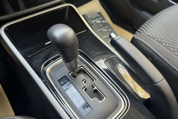 三菱 欧蓝德 2021款 2.0L 两驱畅行版 5座车身外观6007