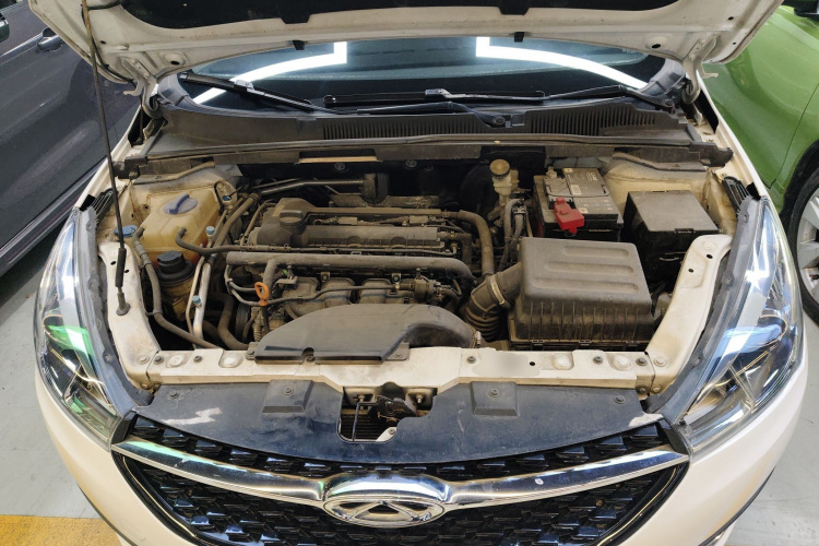 奇瑞 艾瑞泽5 2017款 1.5L CVT豪华版机舱底盘24