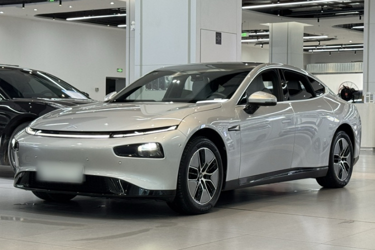 小鹏P7 2023款 P7i 702 Max车身外观1