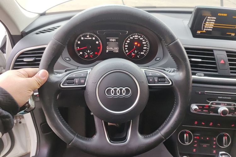 奥迪Q3 2016款 35 TFSI quattro 全时四驱风尚型局部细节13