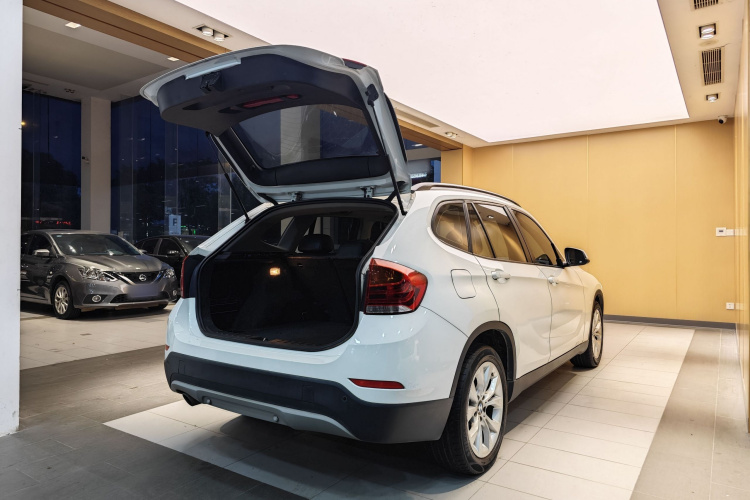 宝马X1 2013款 sDrive18i 时尚型局部细节9003