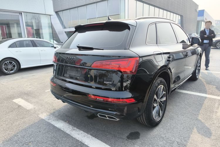 奥迪Q5L 2024款 40 TFSI 豪华动感型车身外观7
