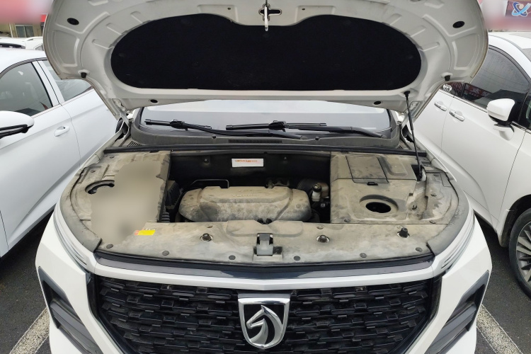 宝骏530 2021款 全球车周年纪念版 1.5T 手动尊贵型 6座机舱底盘24