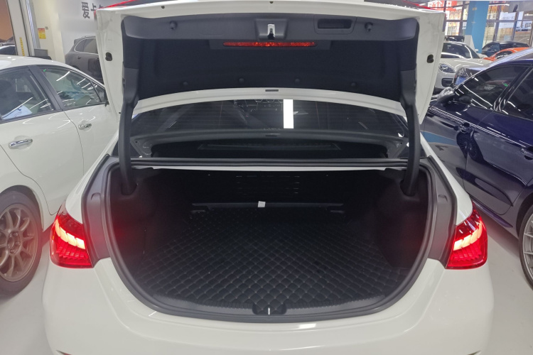 奔驰C级 2022款 改款 C 260 L 运动版局部细节23