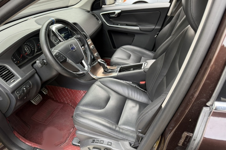 沃尔沃XC60 2017款 T5 智进版中控内饰7001