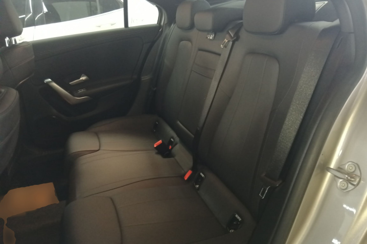 奔驰A级 2020款 改款 A 180 L 运动轿车特殊配置中控内饰21