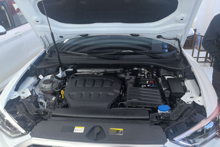 奥迪Q3 2023款 改款 40 TFSI 时尚动感型机舱底盘24