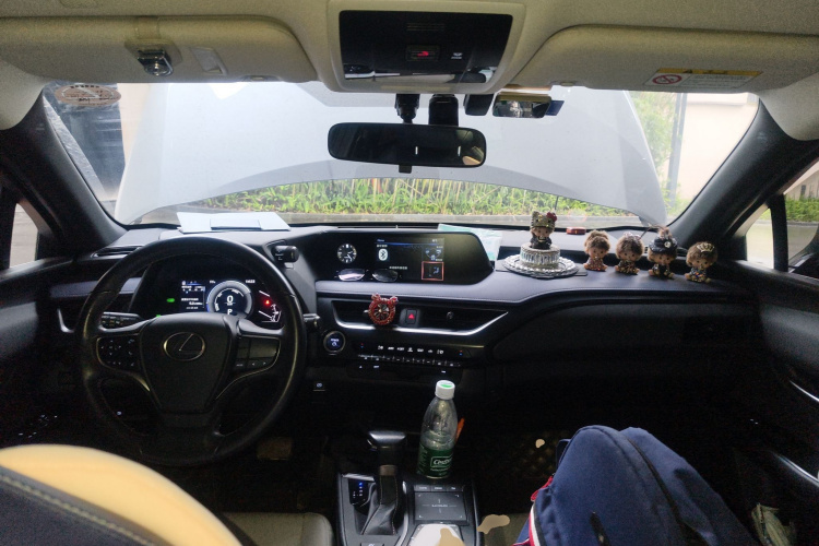 雷克萨斯UX 2020款 260h 探·酷版中控内饰12