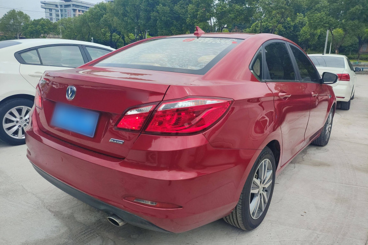 长安 逸动 2016款 1.6L 自动风尚型车身外观7