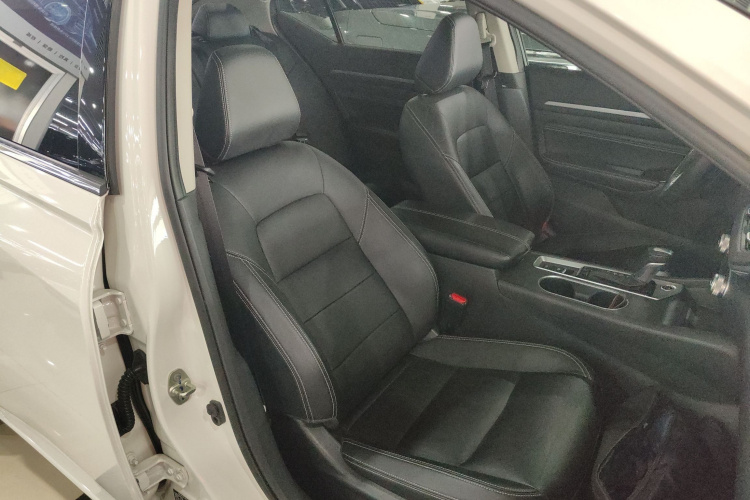 日产 天籁 2020款 改款 2.0T XL Upper AD1 智享领航版局部细节41