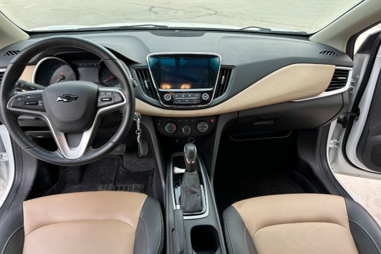 雪佛兰 科鲁泽 2022款 320 自动悦享天窗版中控内饰7008