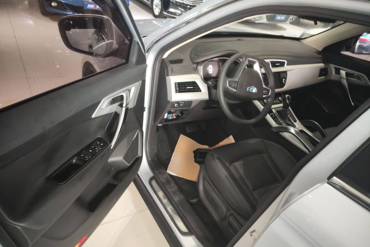 吉利汽车 博越 2016款 1.8TD 自动智联型中控内饰7003