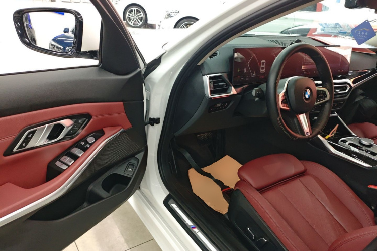 宝马3系 2023款 325Li M运动套装中控内饰7003