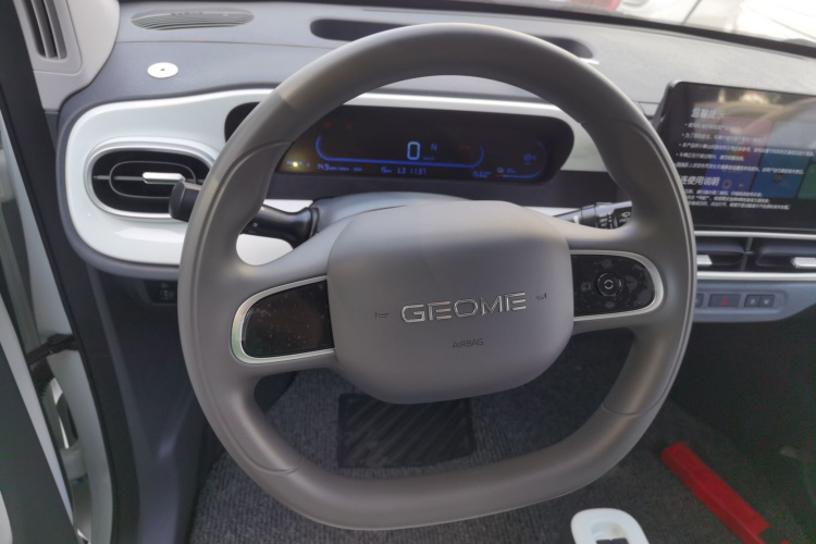 吉利银河 2025款 210km 熊猫骑士中控内饰13