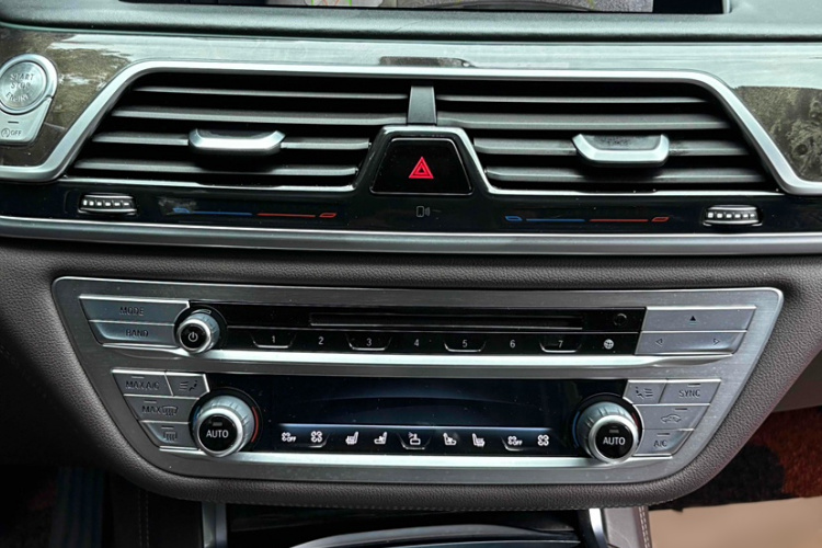 宝马7系 2016款 740Li 领先型中控内饰7011