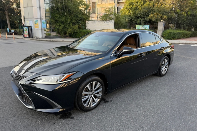 雷克萨斯ES 2020款 200 卓越版车身外观1