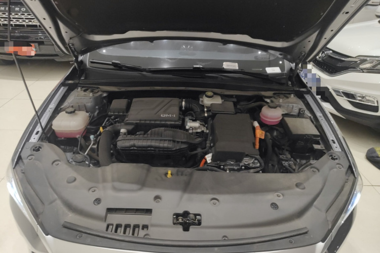 比亚迪 秦PLUS 2024款 荣耀版 DM-i 120KM领先型机舱底盘24