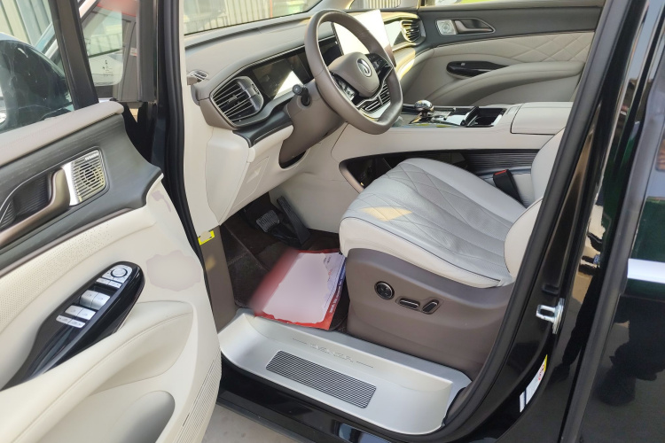 腾势D9 2022款 DM-i 970 四驱旗舰型中控内饰7003