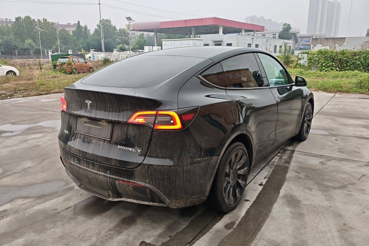特斯拉 Model Y 2021款 标准续航后驱版车身外观7