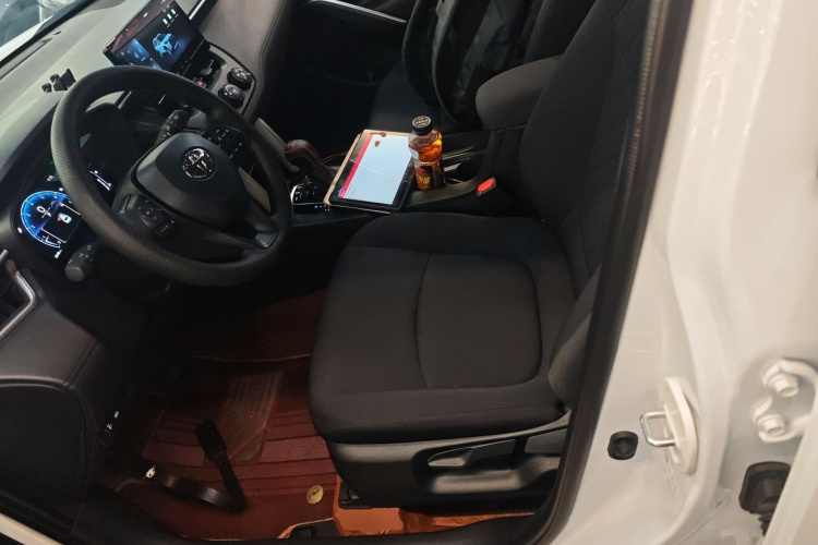 丰田 卡罗拉锐放 2023款 2.0L 先锋版中控内饰19