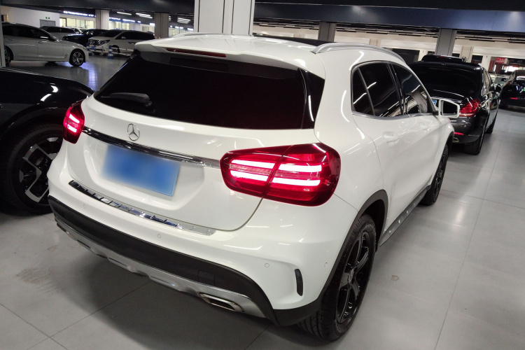 奔驰GLA 2019款 GLA 200 时尚型车身外观7