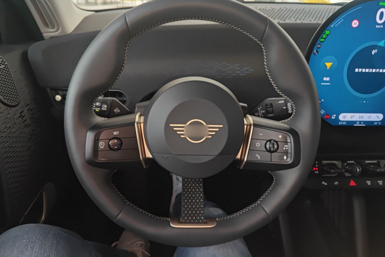 电动MINI COOPER 2024款 452km COOPER SE 艺术家局部细节13