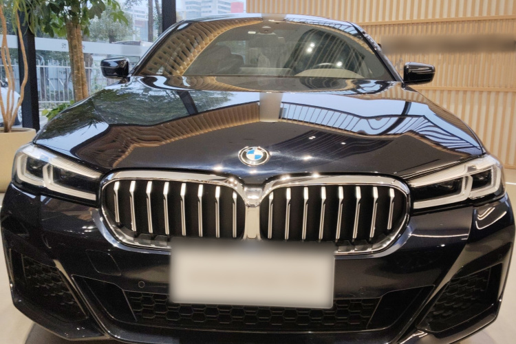 宝马5系 2023款 530Li 领先型 M运动套装车身外观2