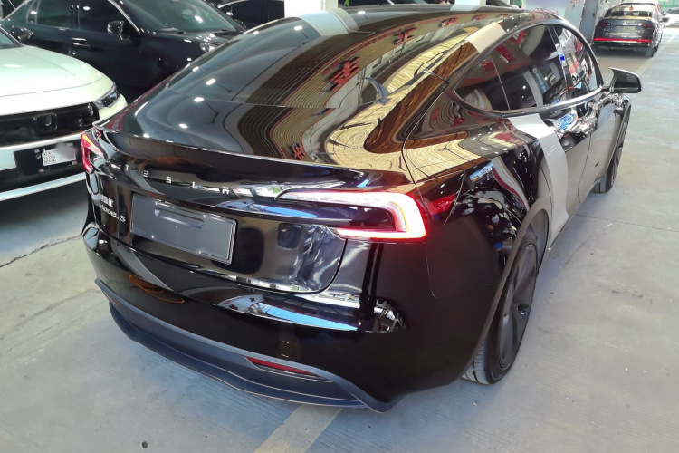 特斯拉 Model 3 2023款 后轮驱动版车身外观7