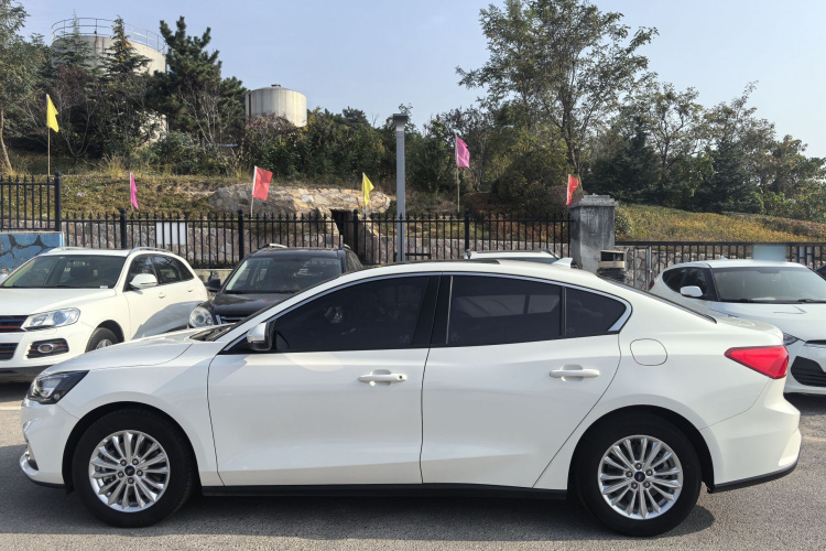 福特 福克斯 2021款 三厢 EcoBoost 180 自动锋潮型车身外观6003