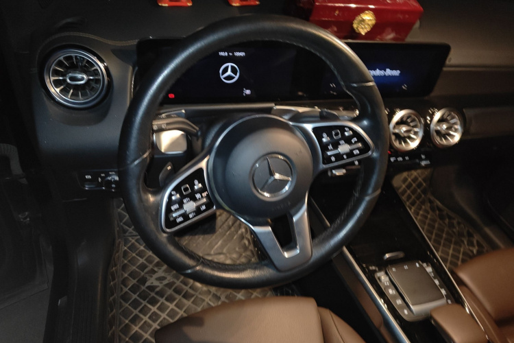 奔驰GLB 2021款 GLB 200 动感型局部细节13