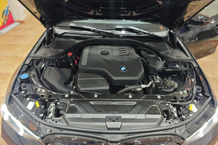 宝马3系 2023款 325Li M运动曜夜套装机舱底盘24