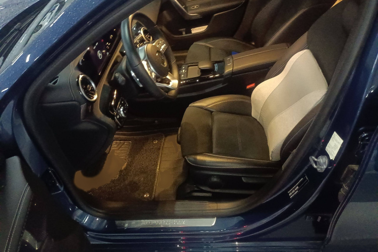 奔驰A级 2019款 A 180 L 运动轿车局部细节19