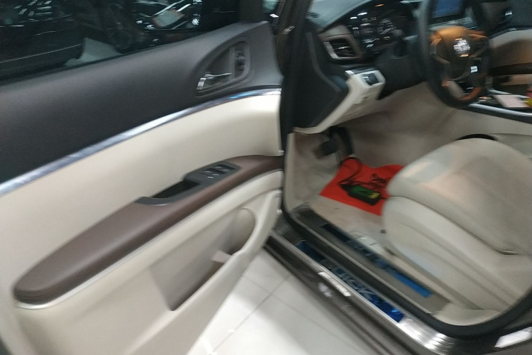 别克GL8 2022款 陆上公务舱 652T 舒适型中控内饰20