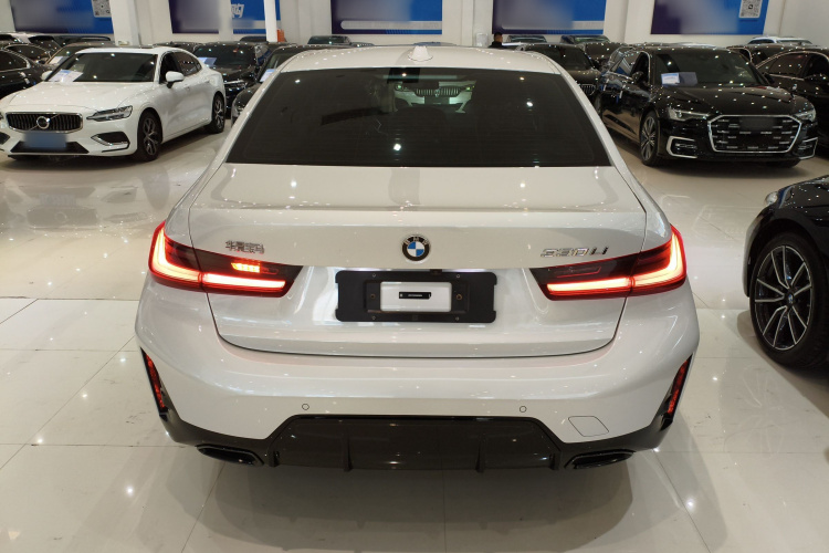 宝马3系 2025款 330Li M运动曜夜套装车身外观6