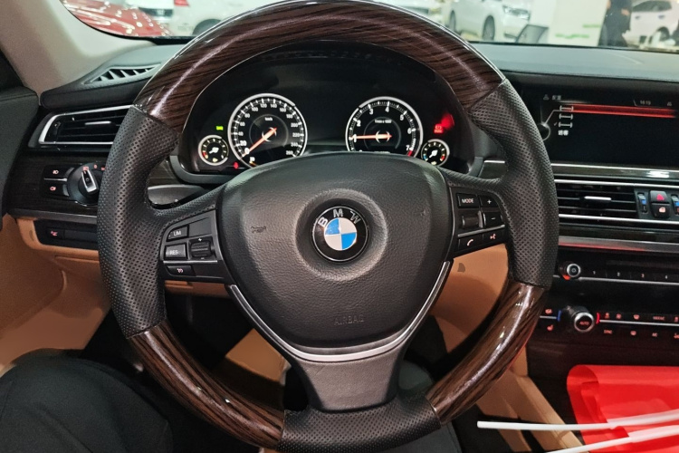 宝马7系 2014款 730Li 臻享型局部细节13