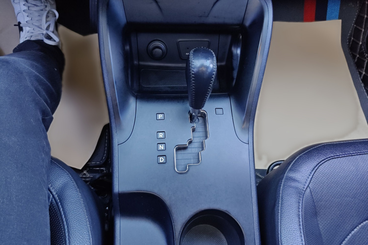 北京现代ix35 2013款 2.0L 自动两驱智能型GLS 国IV局部细节18