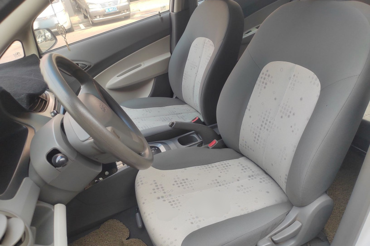 雪佛兰 赛欧 2013款 两厢 1.2L AMT理想版中控内饰19