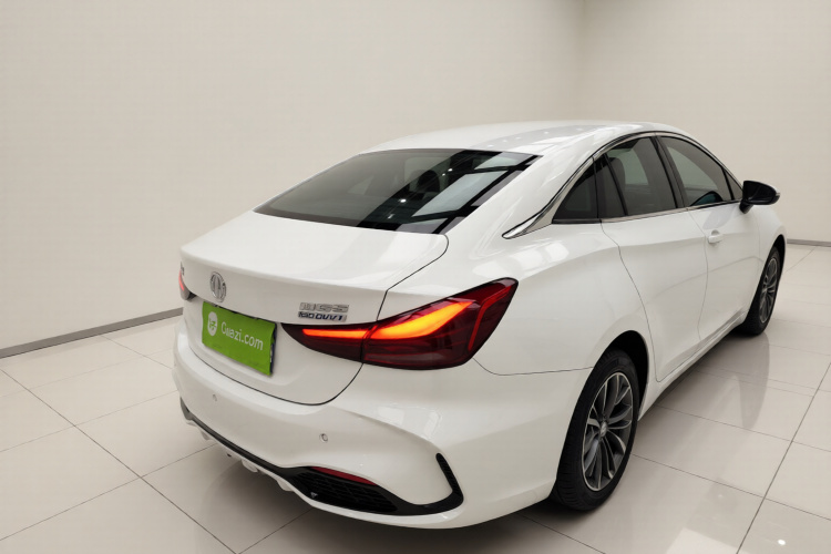 名爵 MG5 2025款 180DVVT 全球豪华版车身外观7