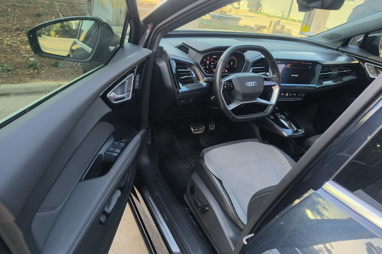 奥迪Q4 e-tron 2023款 40 e-tron 创境版中控内饰20