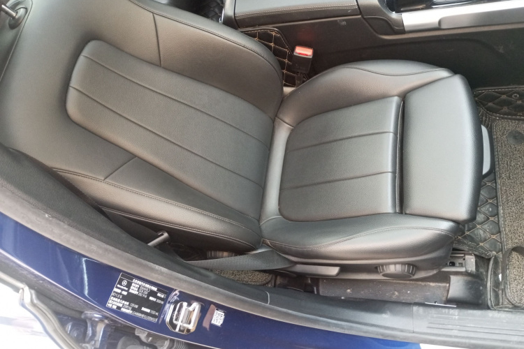 奔驰GLB 2020款 改款 GLB 200 动感型局部细节41