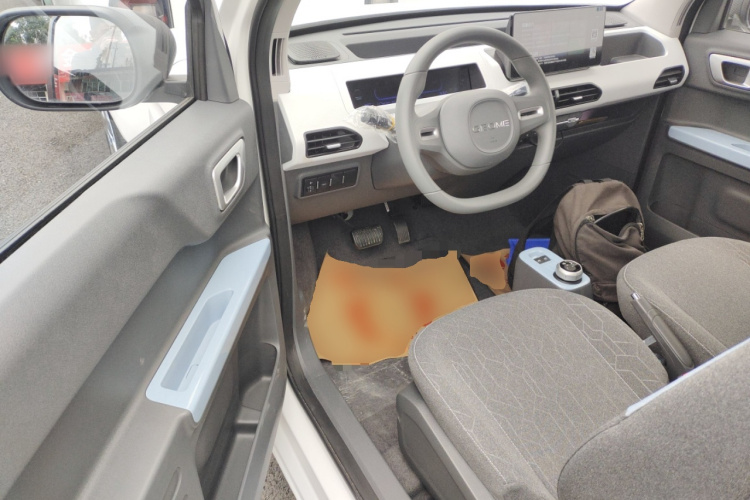 吉利银河 2024款 熊猫mini 200km 耐力熊中控内饰7003