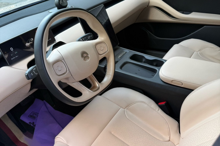 蔚来ET5 2022款 75kWh中控内饰7002