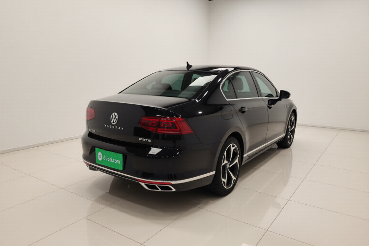 大众 迈腾 2023款 200万辆纪念版 330TSI DSG豪华型车身外观7