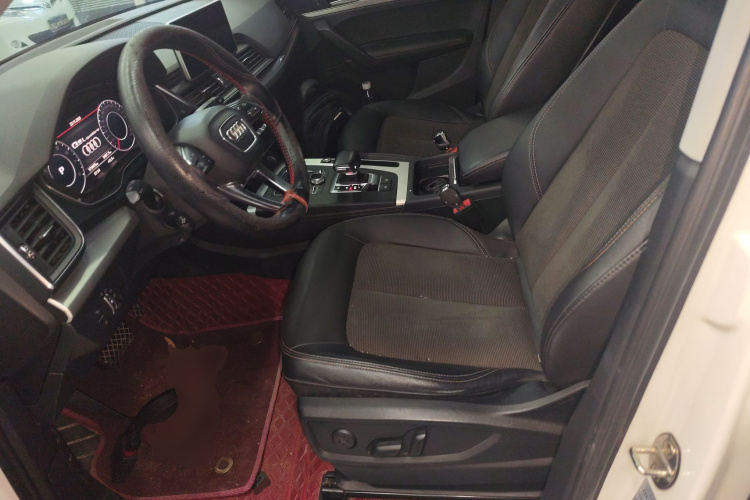 奥迪Q5L 2018款 40 TFSI 荣享时尚型 国VI中控内饰19