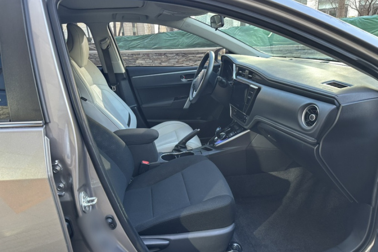 丰田 卡罗拉双擎E+ 2020款 1.8L E-CVT舒适版中控内饰7007