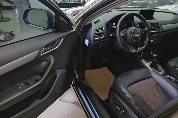 奥迪Q3 2018款 30周年年型 30 TFSI 时尚型中控内饰7003